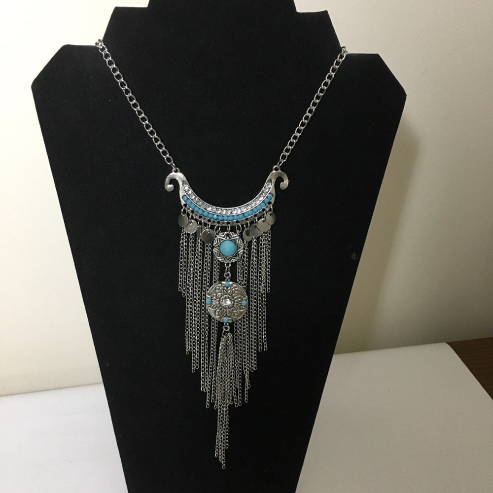 3/$25 ** Silver tone Bohemian pendant necklace